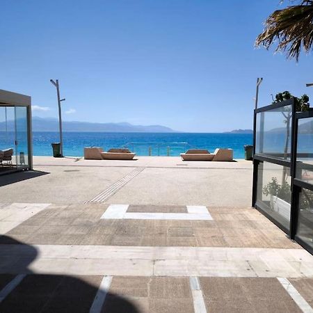 Apartment 50 Meters From The Beach Loutráki Exterior photo