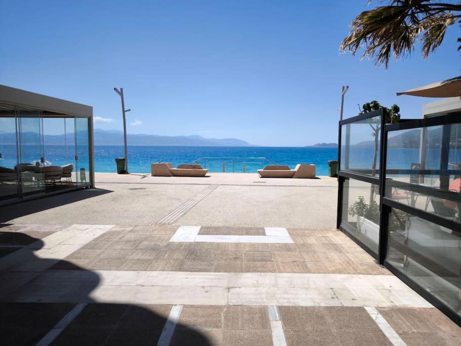 Apartment 50 Meters From The Beach Loutráki Exterior photo