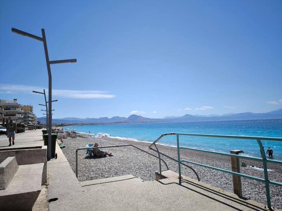 Apartment 50 Meters From The Beach Loutráki Exterior photo