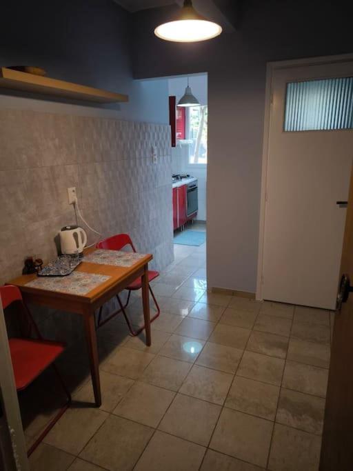 Apartment 50 Meters From The Beach Loutráki Exterior photo