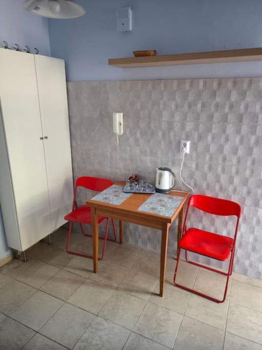 Apartment 50 Meters From The Beach Loutráki Exterior photo