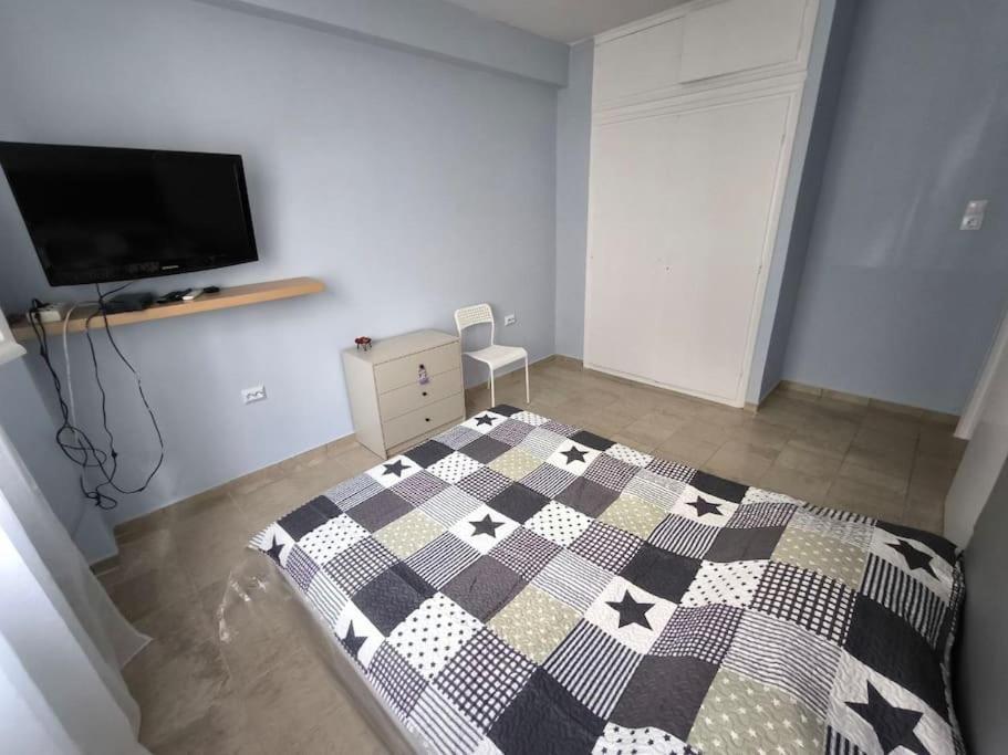 Apartment 50 Meters From The Beach Loutráki Exterior photo